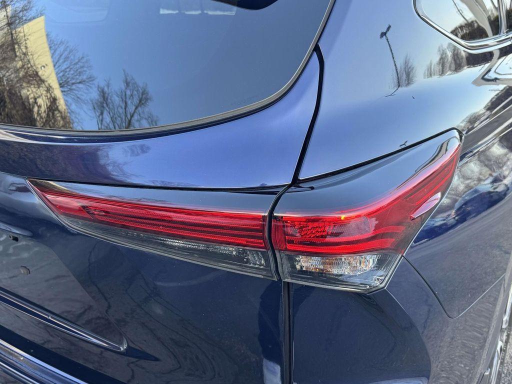 used 2022 Toyota Highlander car, priced at $30,888