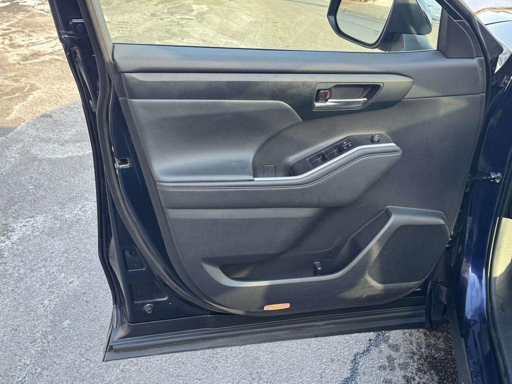 used 2022 Toyota Highlander car, priced at $30,888