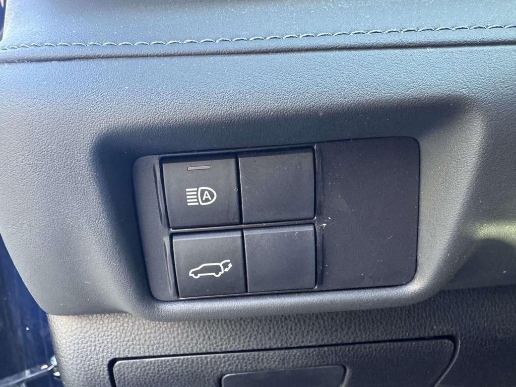 used 2022 Toyota Highlander car, priced at $30,888