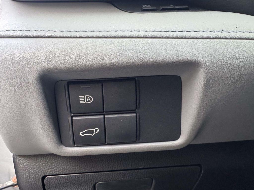 used 2022 Toyota Highlander car, priced at $30,988