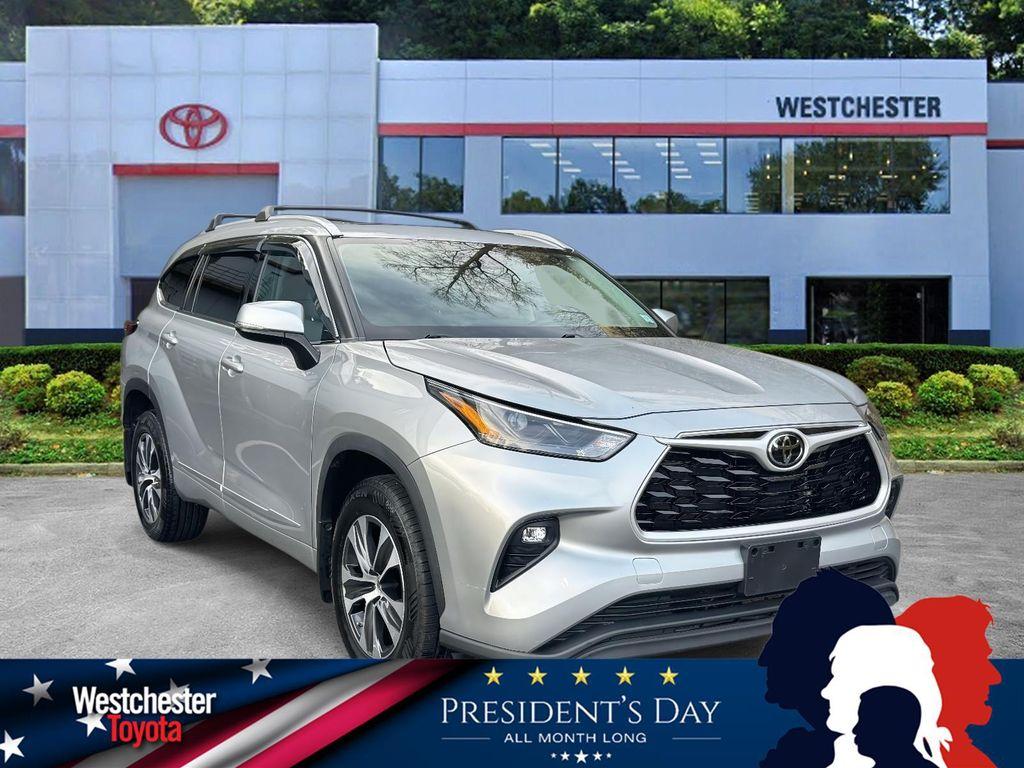 used 2022 Toyota Highlander car, priced at $29,788