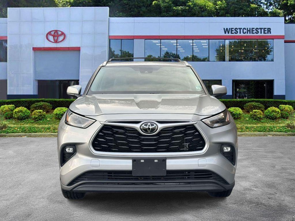 used 2022 Toyota Highlander car, priced at $30,988