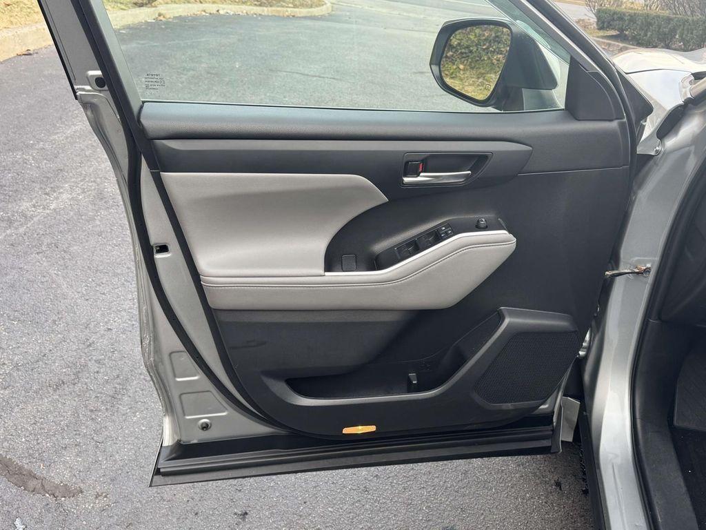 used 2022 Toyota Highlander car, priced at $30,988