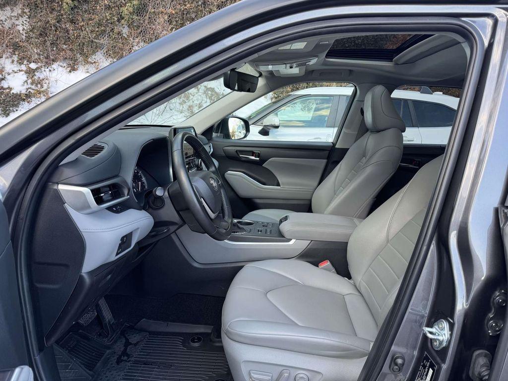 used 2024 Toyota Highlander car, priced at $38,988