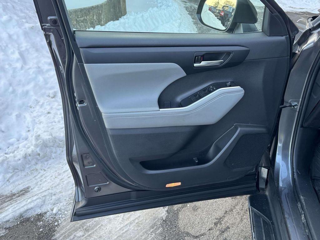 used 2024 Toyota Highlander car, priced at $38,988