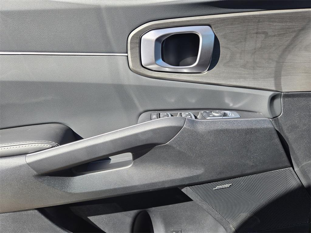 new 2026 Kia Sorento car, priced at $40,984