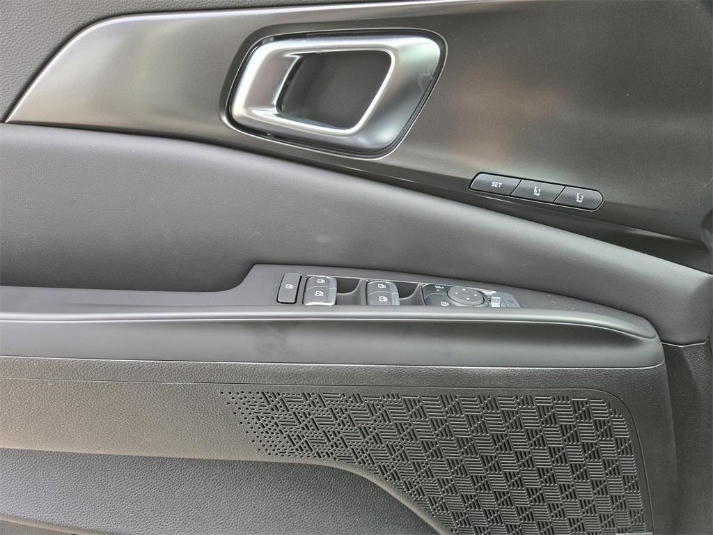 new 2026 Kia Carnival Hybrid car, priced at $53,275