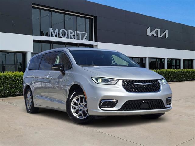 used 2024 Chrysler Pacifica car, priced at $26,500