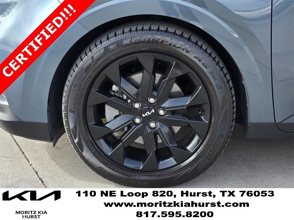 used 2023 Kia Carnival car, priced at $34,895