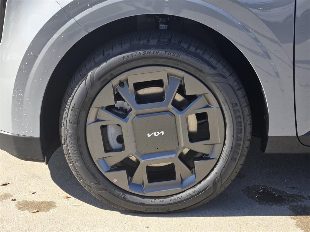 new 2026 Kia Carnival Hybrid car, priced at $44,035