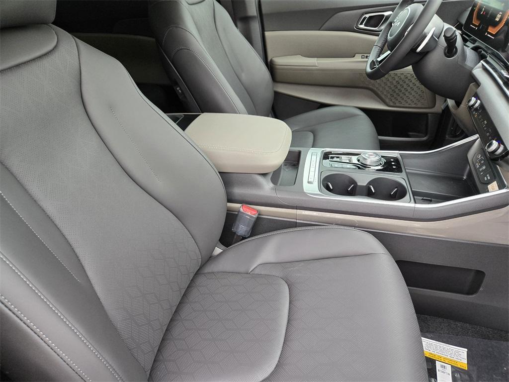 new 2026 Kia Carnival Hybrid car, priced at $43,738