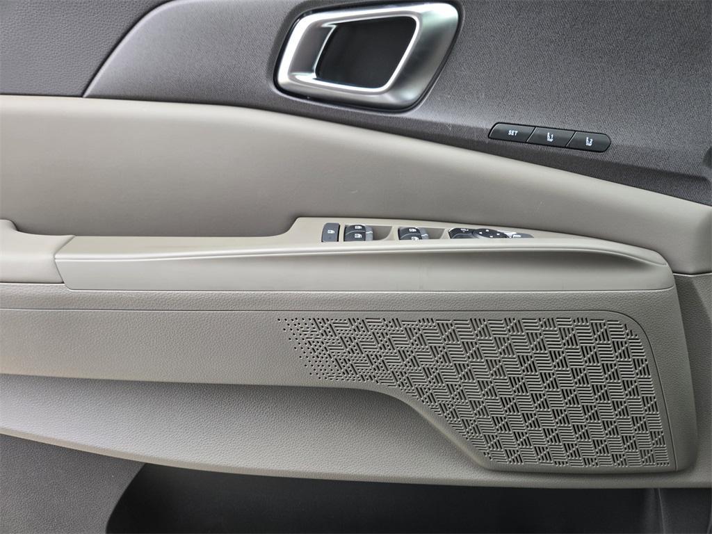 new 2026 Kia Carnival Hybrid car, priced at $43,738