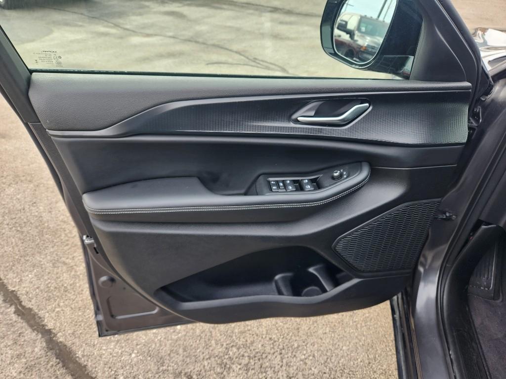 used 2024 Jeep Grand Cherokee car, priced at $33,064