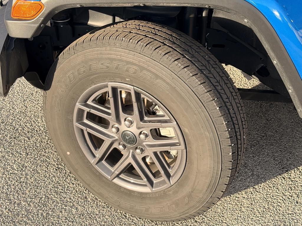 used 2024 Jeep Gladiator car, priced at $35,520