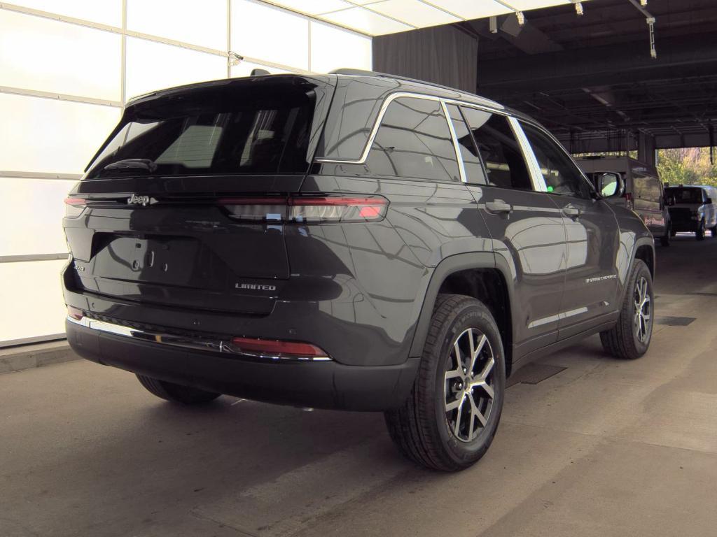 used 2025 Jeep Grand Cherokee car, priced at $42,778