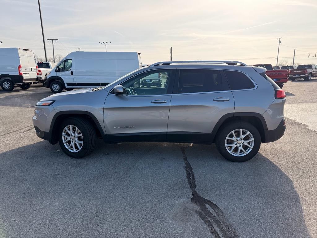 used 2015 Jeep Cherokee car, priced at $5,389