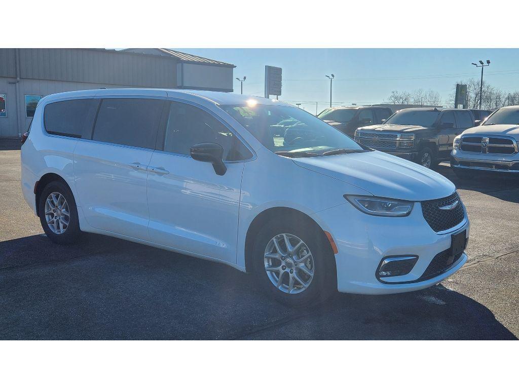 used 2025 Chrysler Pacifica car, priced at $29,557