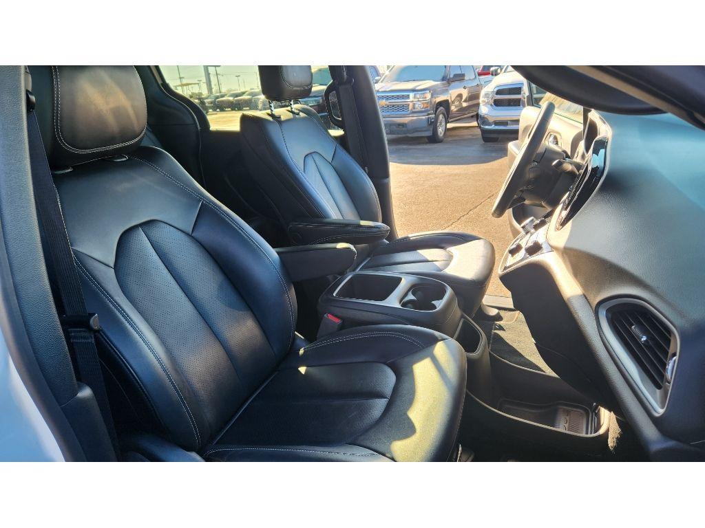 used 2025 Chrysler Pacifica car, priced at $29,557