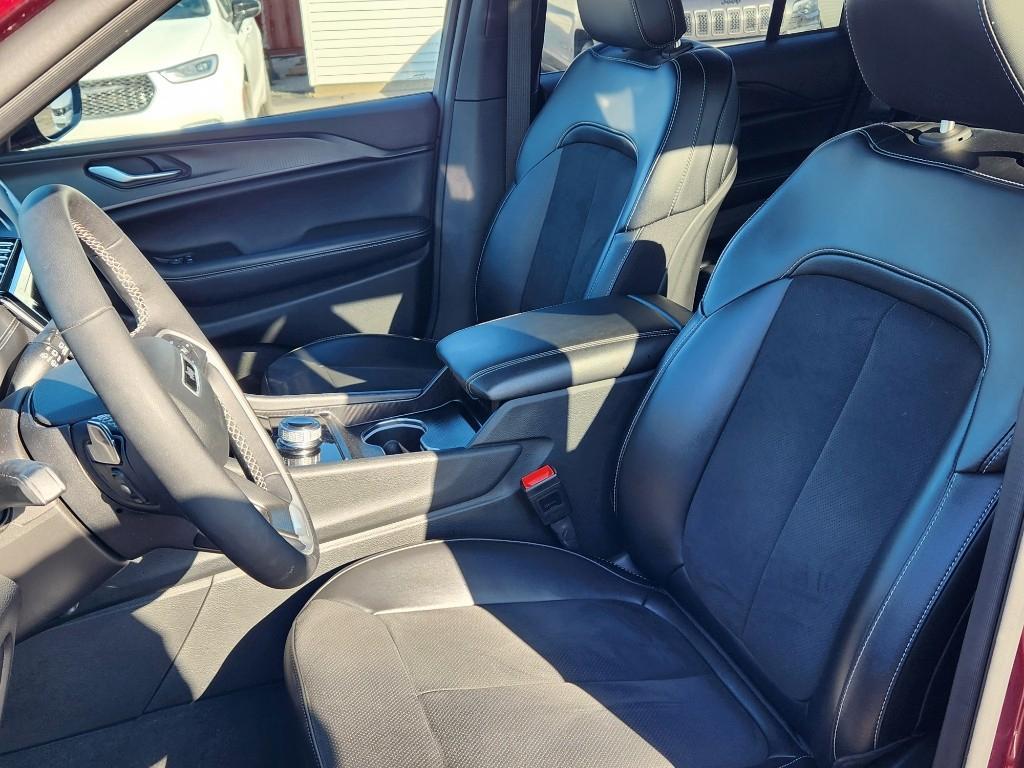 used 2024 Jeep Grand Cherokee car, priced at $36,432