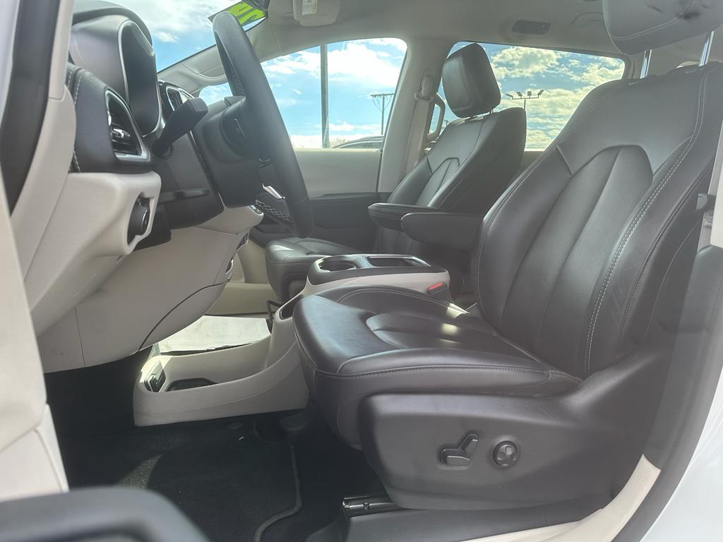 used 2024 Chrysler Pacifica Hybrid car, priced at $28,158