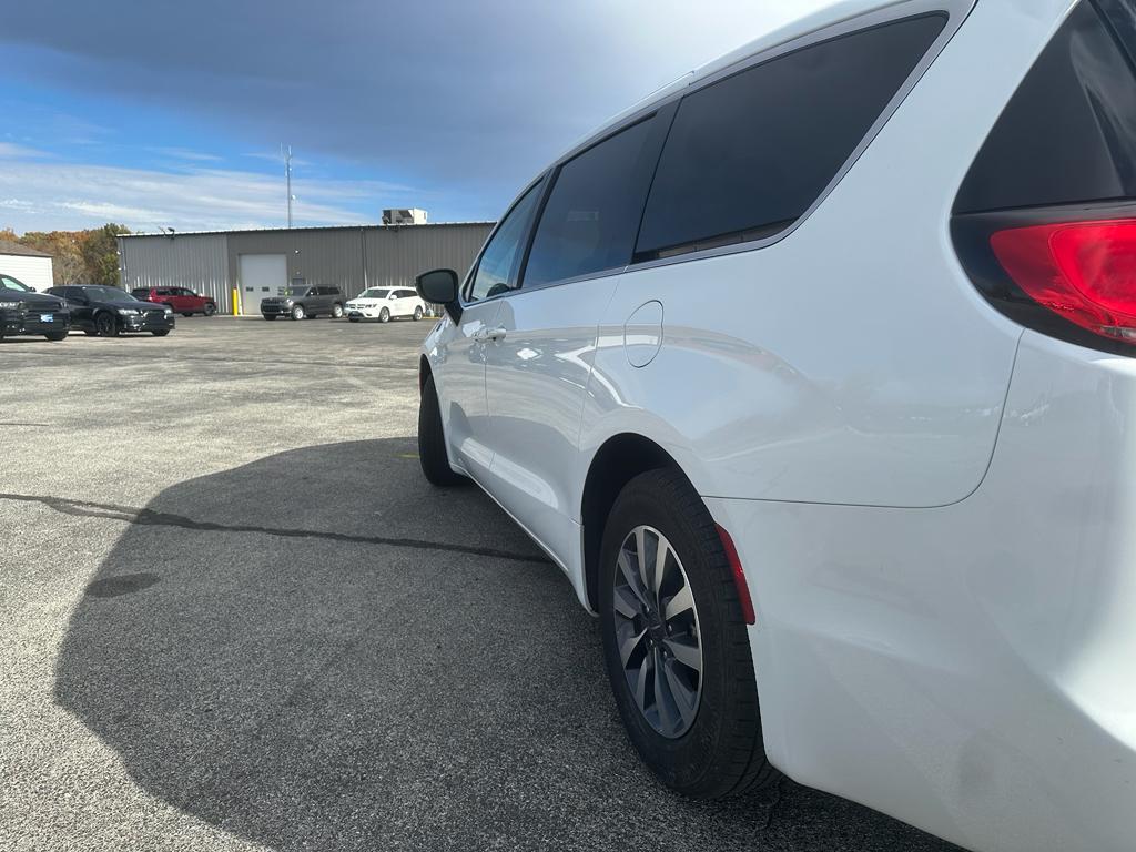 used 2024 Chrysler Pacifica Hybrid car, priced at $28,158