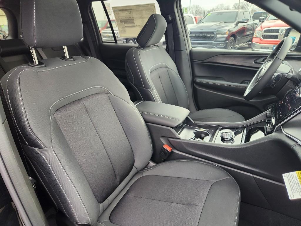 new 2026 Jeep Grand Cherokee car, priced at $45,080