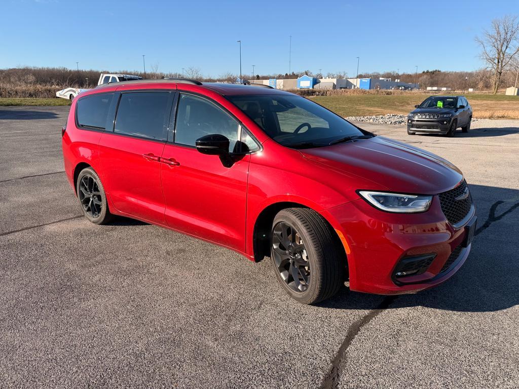 used 2025 Chrysler Pacifica car, priced at $36,782