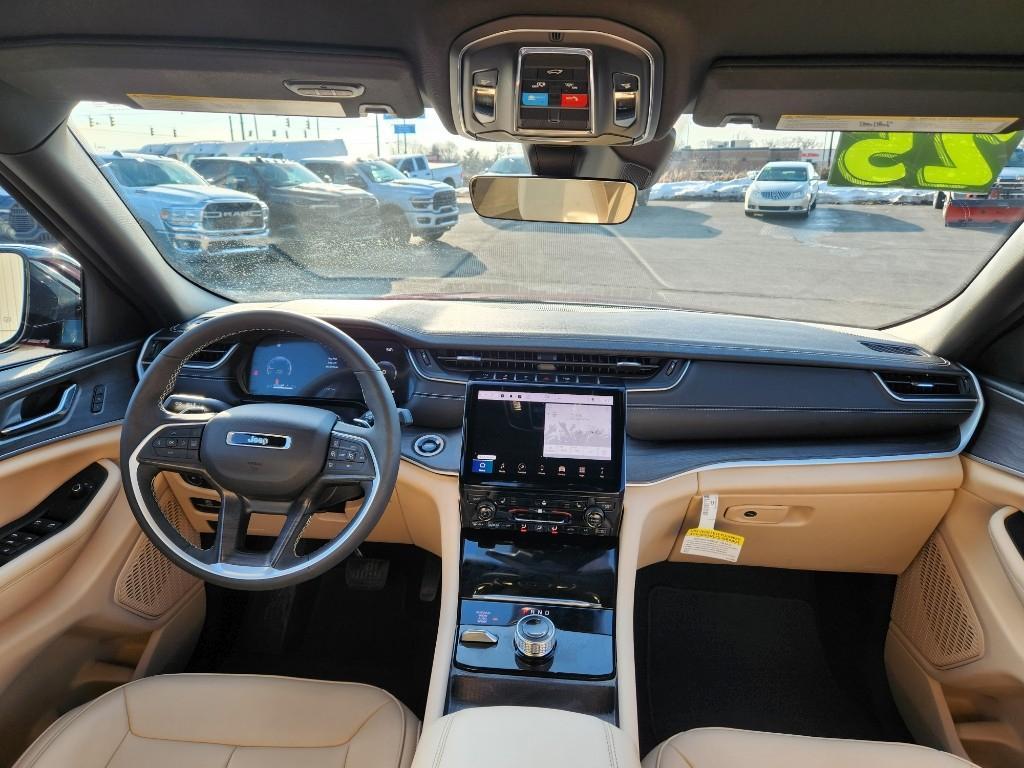 used 2025 Jeep Grand Cherokee car, priced at $39,021