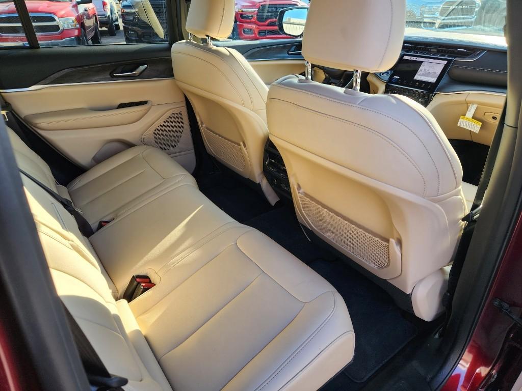 used 2025 Jeep Grand Cherokee car, priced at $39,021