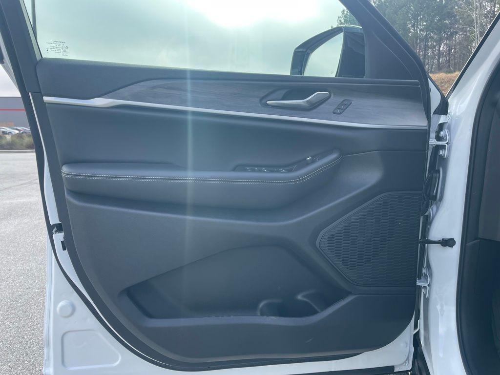 new 2025 Jeep Grand Cherokee car, priced at $44,508