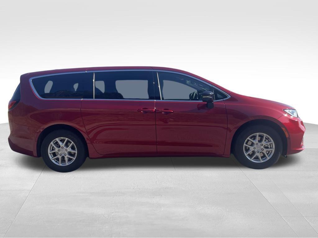 new 2026 Chrysler Pacifica car, priced at $39,643