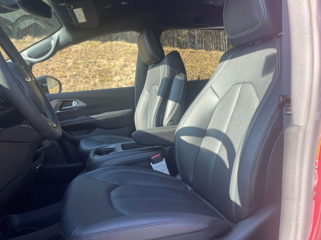 new 2026 Chrysler Pacifica car, priced at $39,643