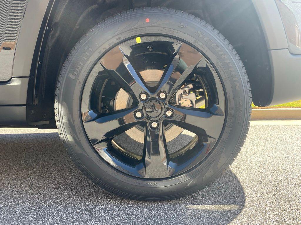 new 2025 Jeep Grand Cherokee car, priced at $45,702