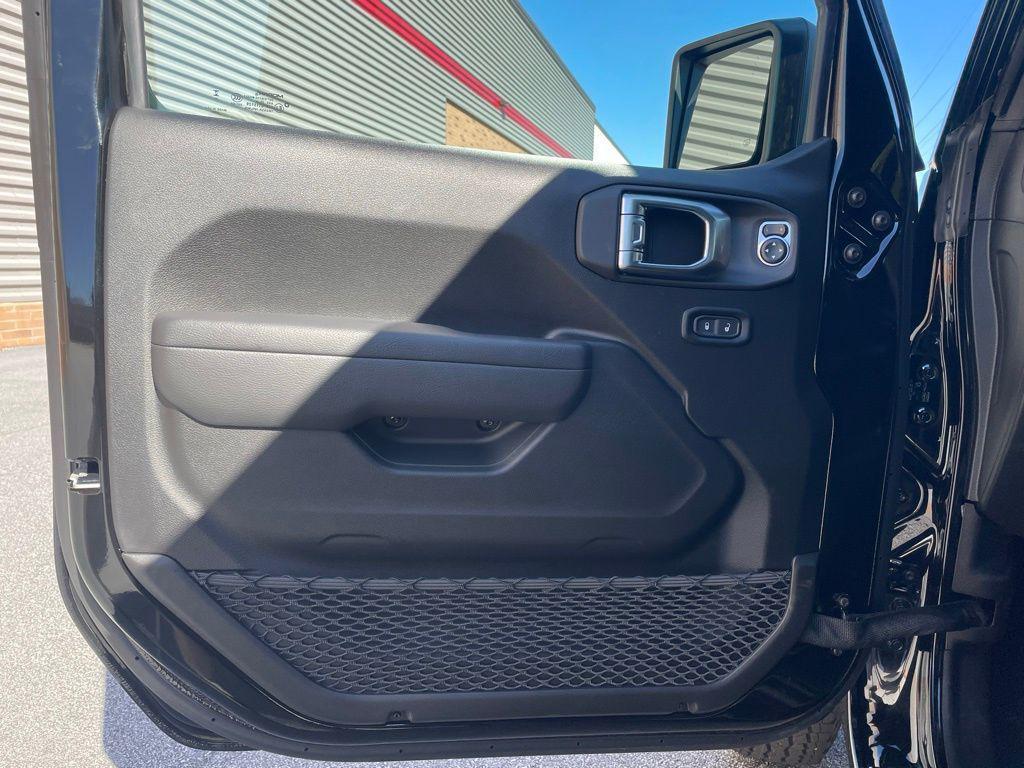 new 2026 Jeep Wrangler car, priced at $45,295