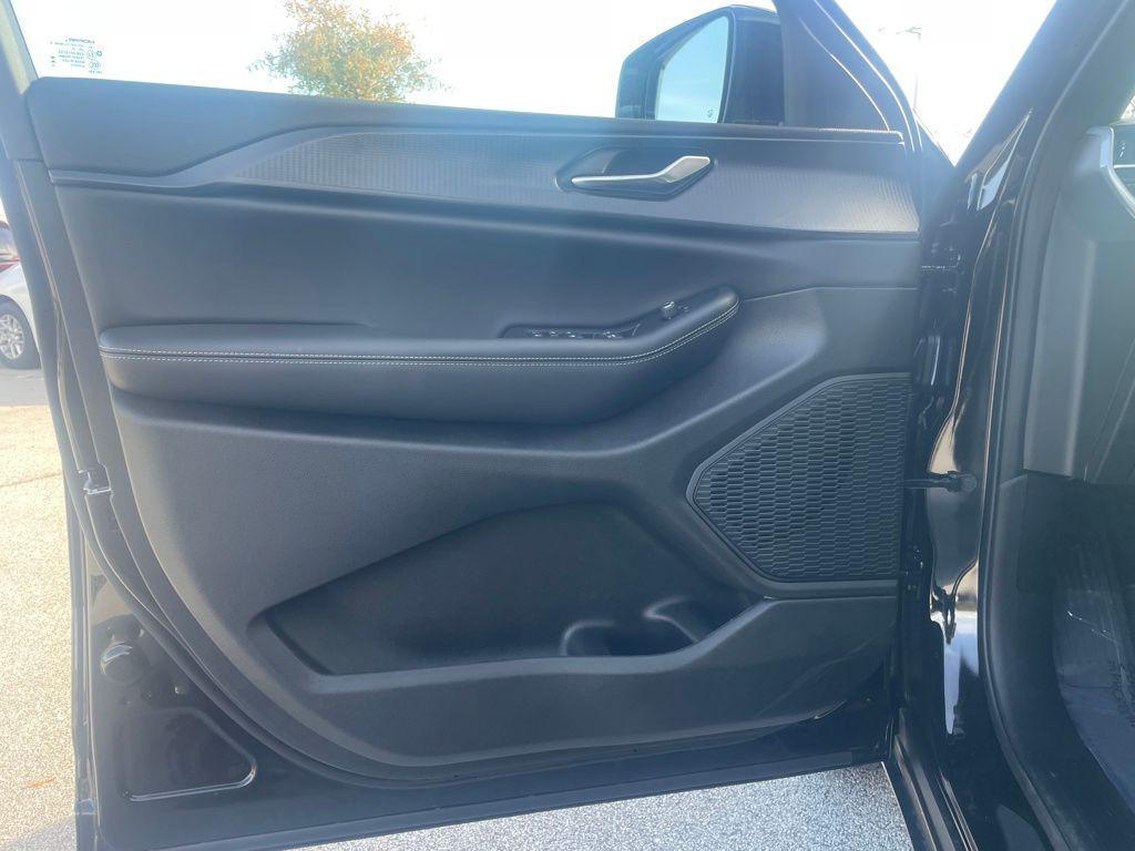 new 2025 Jeep Grand Cherokee L car, priced at $41,112