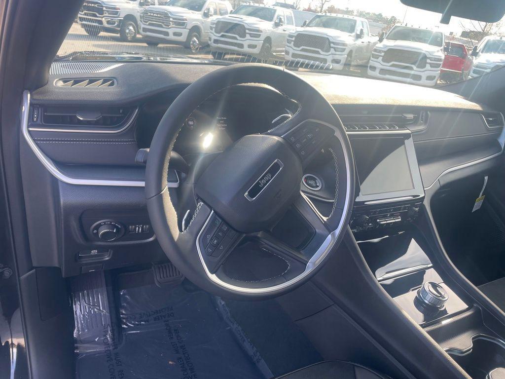 new 2025 Jeep Grand Cherokee L car, priced at $41,112
