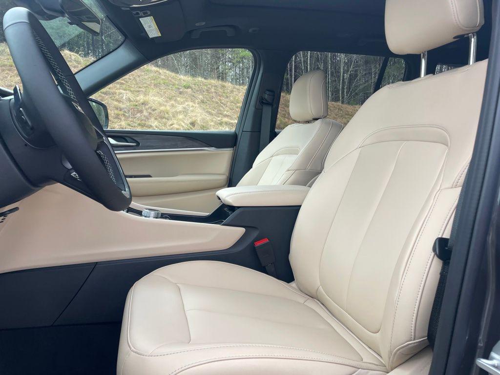 new 2025 Jeep Grand Cherokee car, priced at $45,026