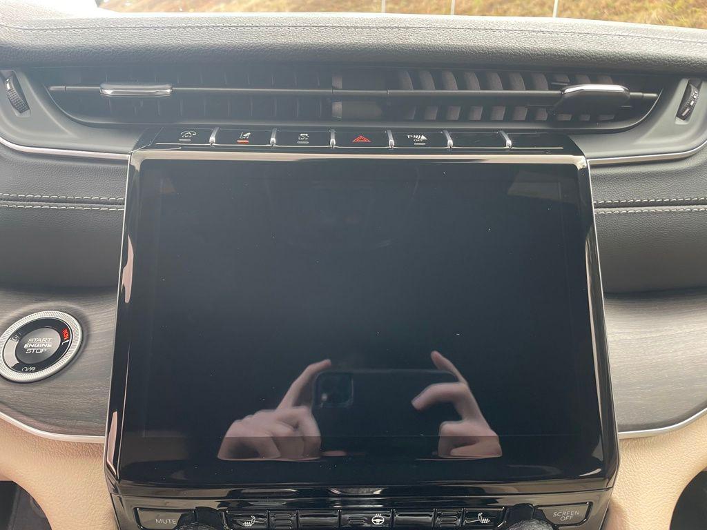 new 2025 Jeep Grand Cherokee car, priced at $45,026