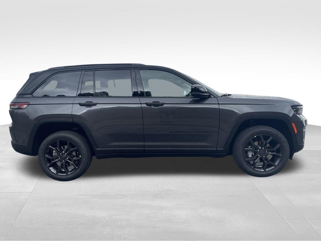 new 2025 Jeep Grand Cherokee car, priced at $45,026