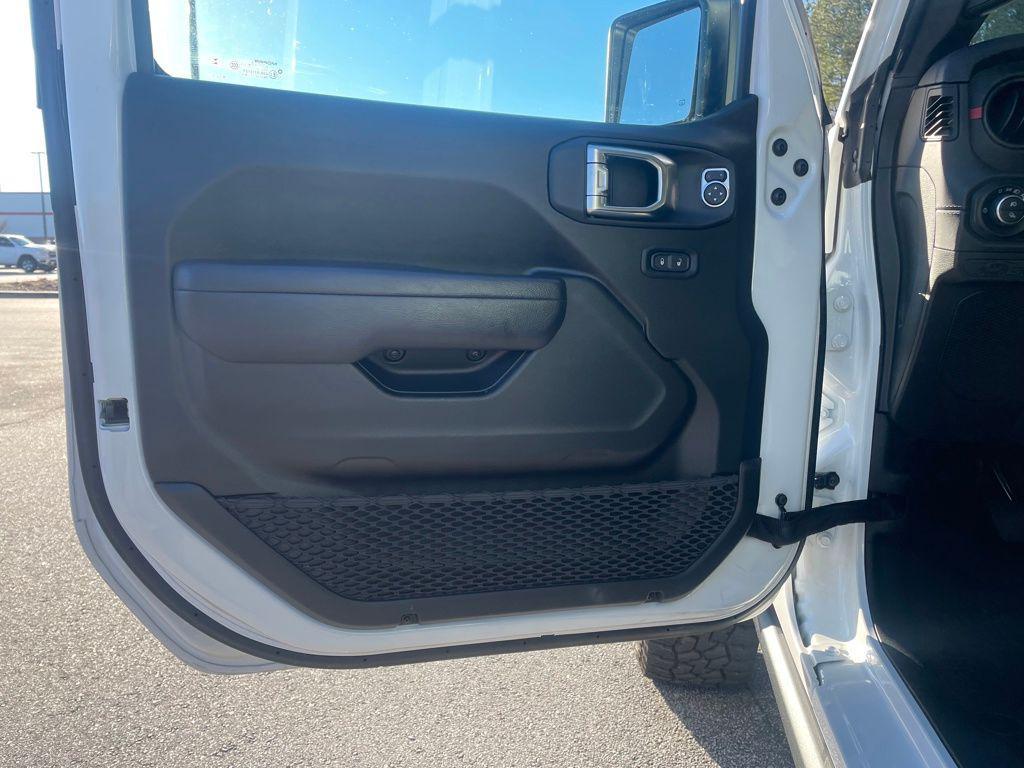 used 2025 Jeep Gladiator car, priced at $43,186