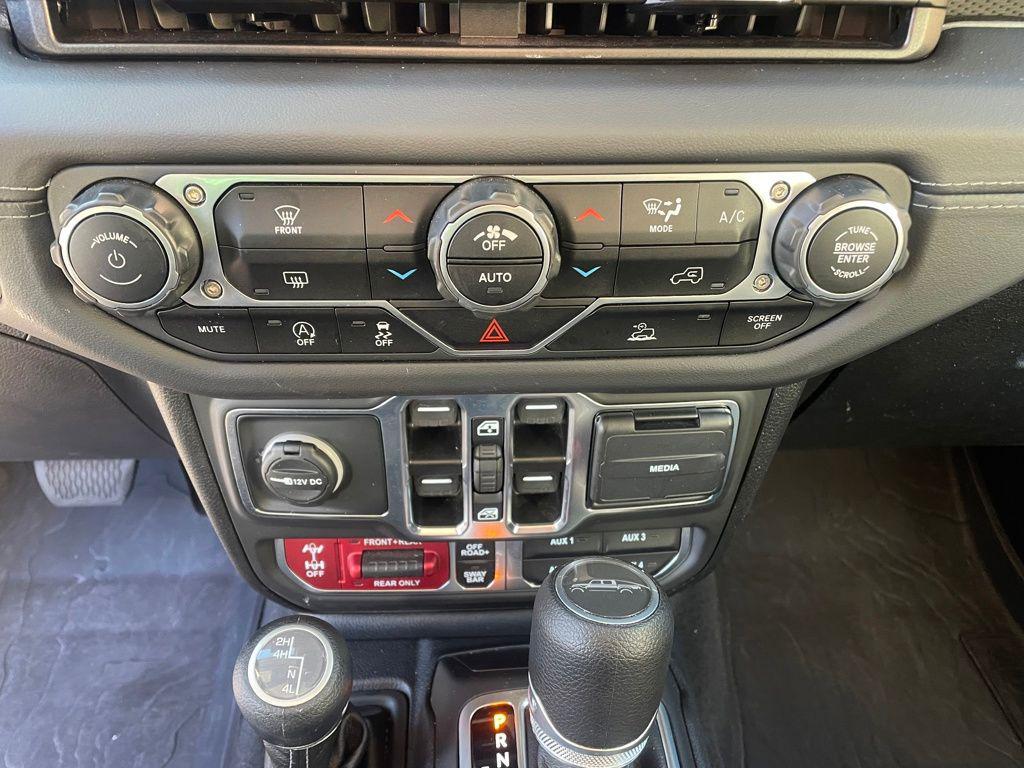 used 2025 Jeep Gladiator car, priced at $43,186