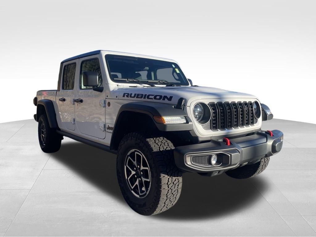 used 2025 Jeep Gladiator car, priced at $43,186