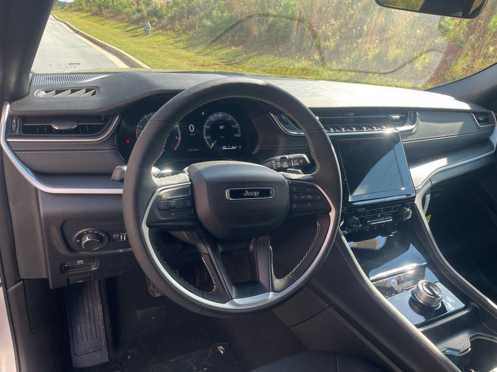new 2025 Jeep Grand Cherokee car, priced at $34,736
