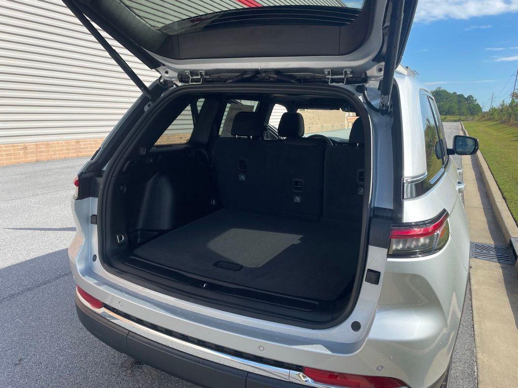 new 2025 Jeep Grand Cherokee car, priced at $34,736