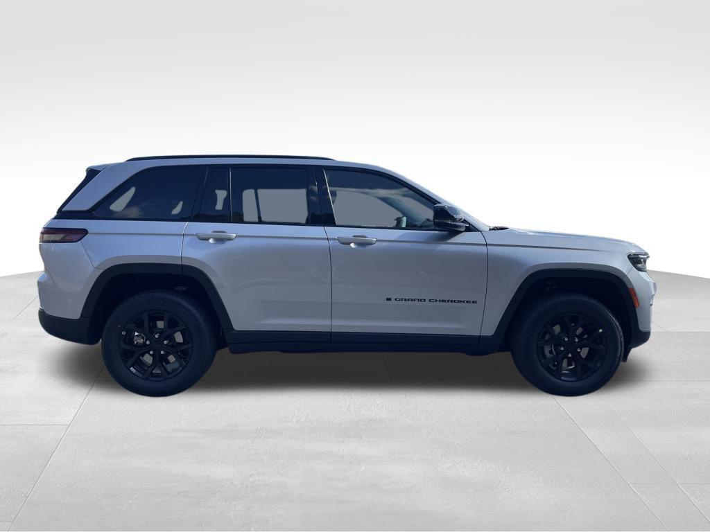 new 2025 Jeep Grand Cherokee car, priced at $38,462