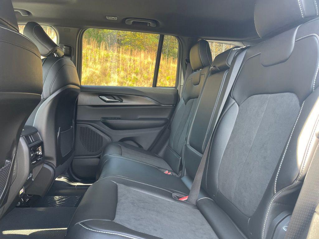 new 2025 Jeep Grand Cherokee car, priced at $38,462