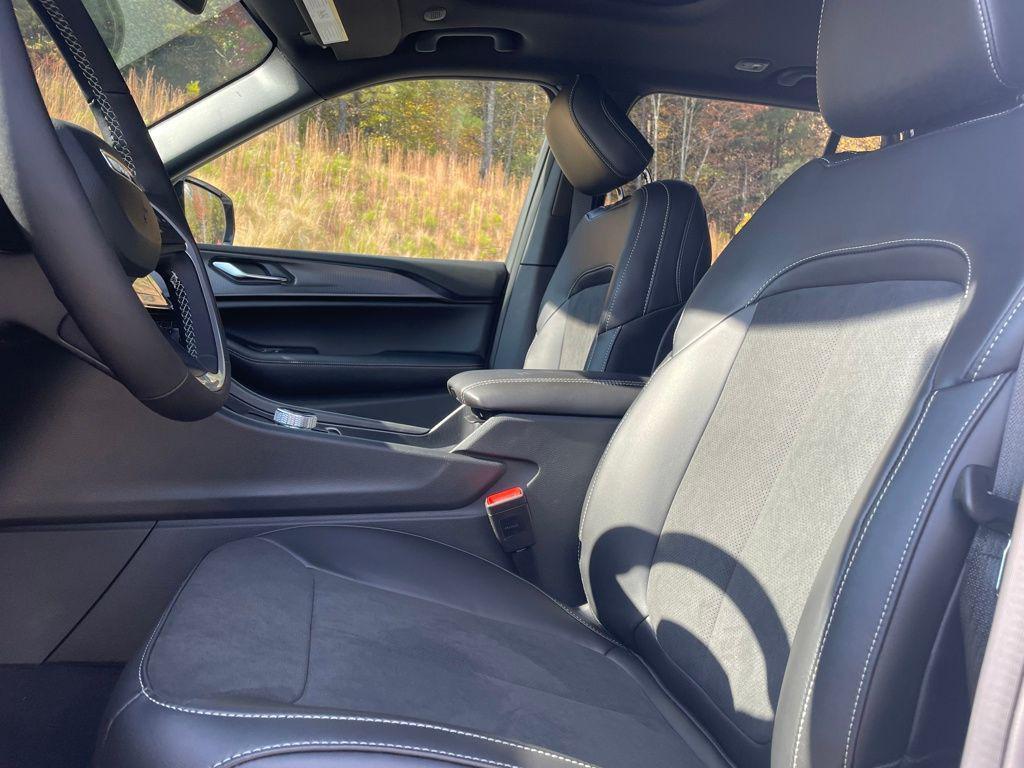 new 2025 Jeep Grand Cherokee car, priced at $38,462