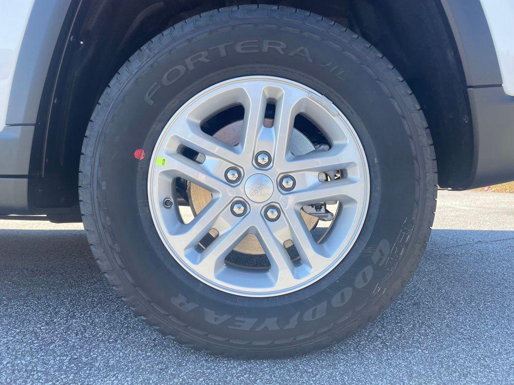 new 2025 Jeep Grand Cherokee car, priced at $33,165