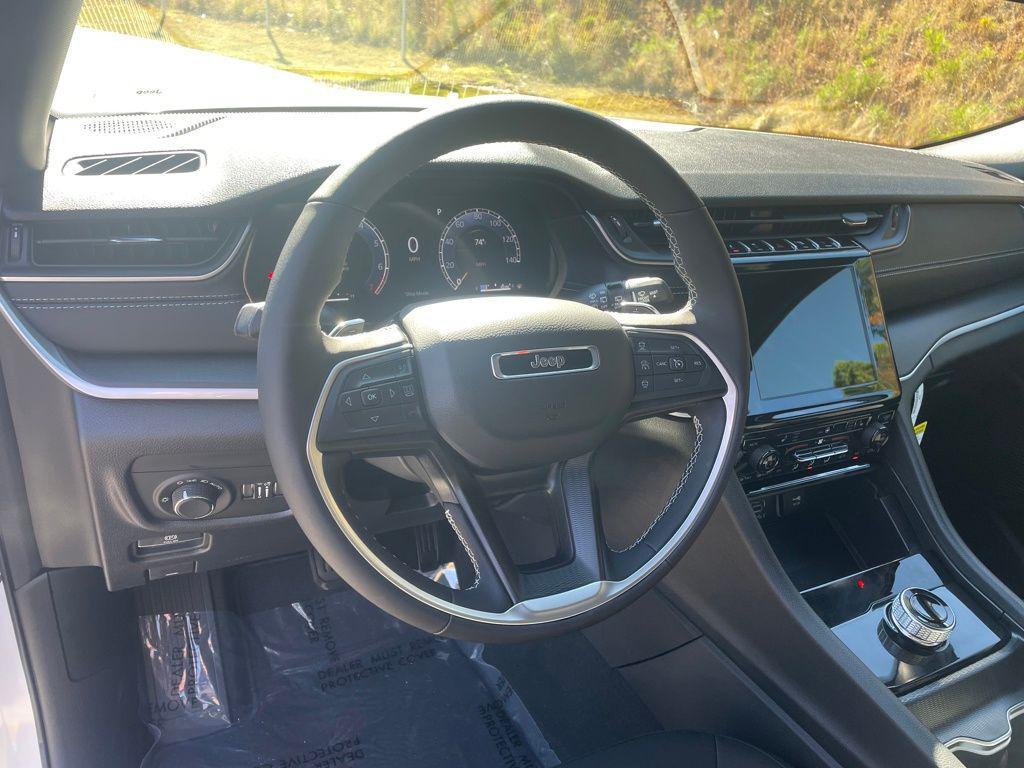 new 2025 Jeep Grand Cherokee car, priced at $33,165