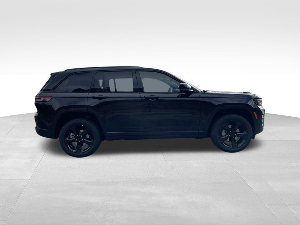new 2025 Jeep Grand Cherokee car, priced at $43,157